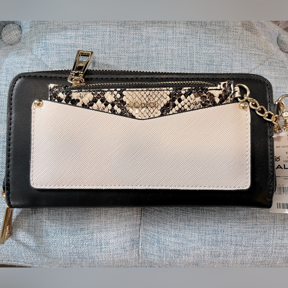 BNWT ALDO SNAKE SKIN , BLACK AND BEIGE WALLET